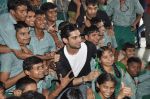 Prateik Babbar remembers Smita Patil on her B_day, spends time with Save the children NGO on 17th Oct 2013 (29)_5260a858141a5.JPG