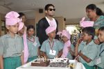 Prateik Babbar remembers Smita Patil on her B_day, spends time with Save the children NGO on 17th Oct 2013 (31)_5260a860d49fd.JPG