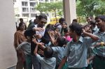 Prateik Babbar remembers Smita Patil on her B_day, spends time with Save the children NGO on 17th Oct 2013 (42)_5260a8a94ccec.JPG