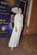 Anushka Sharma at Yash Chopra Memorial Awards in Mumbai on 19th Oct 2013.(49)_5263f0037a15c.JPG