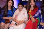 Lata Mangeshkar at Yash Chopra Memorial Awards in Mumbai on 19th Oct 2013.(205)_5263f0c57a947.JPG