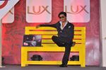 Shahrukh Khan at Lux event in Mumbai on 19th Oct 2013 (65)_5263dafbb51a2.JPG