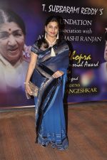 at Yash Chopra Memorial Awards in Mumbai on 19th Oct 2013.(131)_5263f09f0acd4.JPG