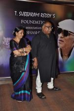at Yash Chopra Memorial Awards in Mumbai on 19th Oct 2013.(138)_5263f0aeeaf9a.JPG