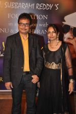 at Yash Chopra Memorial Awards in Mumbai on 19th Oct 2013.(81)_5263f02450c06.JPG