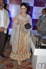 Kareena Kapoor snapped at a new online jewellery shop launch in J W Marriott, Mumbai on 21st Oct 2013 (22)_52661e515639f.JPG