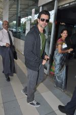 Hrithik Roshan leave for Delhi to promote Krrish 3 in Mumbai Airport on 22nd Oct 2013 (24)_5268c70dcb722.JPG
