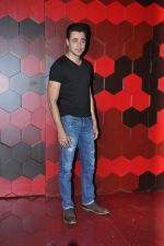 Imran Khan at the re-launch of Trilogy in Mumbai on 23rd Oct 2013 (22)_52691097b82eb.JPG