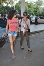 Kangana Ranaut, Priyanka Chopra leave for Delhi to promote Krrish 3 in Mumbai Airport on 22nd Oct 2013 (14)_5268c84b6231c.JPG