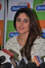 Kareena Kapoor at Radio City in Bandra, Mumbai on 23rd Oct 2013 (28)_5269146c76eec.JPG