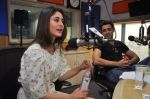 Kareena Kapoor, Imran Khan at Radio City in Bandra, Mumbai on 23rd Oct 2013 (54)_5269144af3a37.JPG
