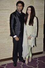 Aishwarya Bachchan, Abhishek Bachchan at Asin_s birthday bash in Mumbai on 25th Oct 2013 (192)_526bd4a599f19.JPG