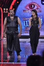 Priyanka Chopra on the sets of Bigg Boss 7 in Mumbai on 26th Oct 2013 (97)_526cefb167b81.JPG