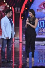 Priyanka Chopra, Salman Khan on the sets of Bigg Boss 7 in Mumbai on 26th Oct 2013 (150)_526cefe5f397f.JPG