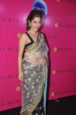 Sophie Chaudhary at the launch of Mandira Bedi_s saree line in Khar, Mumbai on 26th Oct 2013 (214)_526cee7bd1942.JPG
