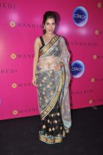 Sophie Chaudhary at the launch of Mandira Bedi_s saree line in Khar, Mumbai on 26th Oct 2013 (216)_526cee803f793.JPG