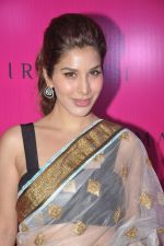 Sophie Chaudhary at the launch of Mandira Bedi_s saree line in Khar, Mumbai on 26th Oct 2013 (217)_526cee844140a.JPG