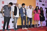 Pritish Nandy, Farhan Akhtar, Vidya Balan, Ekta Kapoor at Trailer launch of Shaadi Ke Side Effects in Mumbai on 28th Oct 2013 (77)_526f8f4c67fcb.JPG