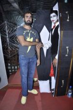 Ranvir Shorey at Sunny Sara and Yudhishtir hosted a scary Halloween Thriller Chillers in Mumbai on 31st Oct 2013 (50)_5273c44ea810b.JPG