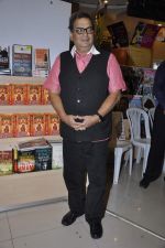 Subhash Ghai at Karan Razdan_s book launch in Crossword, Mumbai on 31st Oct 2013 (66)_5273c2959b72a.JPG