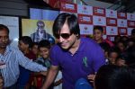 Vivek Oberoi at Big Cinemas Wadala with children from Cancer Patients Aid Association at a spl screening of Krrish 3 in Wadala, Mumbai on 2nd Nov 2013 (44)_527539c557f87.JPG
