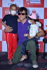 Vivek Oberoi at Big Cinemas Wadala with children from Cancer Patients Aid Association at a spl screening of Krrish 3 in Wadala, Mumbai on 2nd Nov 2013 (54)_527539c8c66c8.JPG