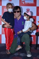 Vivek Oberoi at Big Cinemas Wadala with children from Cancer Patients Aid Association at a spl screening of Krrish 3 in Wadala, Mumbai on 2nd Nov 2013 (55)_52753a036e620.JPG
