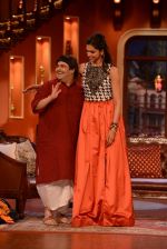 Deepika Padukone on the sets of Comedy Nights with Kapil in Filmcity, Mumbai on 5th Nov 2013 (245)_527a3f7cf3c44.JPG