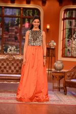 Deepika Padukone on the sets of Comedy Nights with Kapil in Filmcity, Mumbai on 5th Nov 2013 (257)_527a3f810040d.JPG
