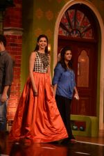 Deepika Padukone on the sets of Comedy Nights with Kapil in Filmcity, Mumbai on 5th Nov 2013 (279)_527a3f885d74b.JPG