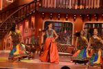 Deepika Padukone on the sets of Comedy Nights with Kapil in Filmcity, Mumbai on 5th Nov 2013 (307)_527a3f92a6c45.JPG