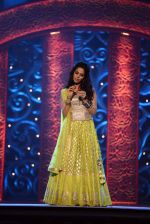 Mallika Sherawat at the grand finale of The Bachelorette in Filmcity, Mumbai on 5th Nov 2013 (120)_527a39a01b510.JPG