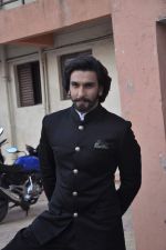 Ranveer Singh on the sets of Comedy Nights with Kapil in Filmcity, Mumbai on 5th Nov 2013 (20)_527a3f07b4176.JPG