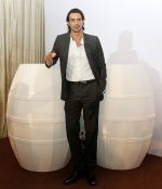 Arjun Rampal at the launch of Galaxy tablet Chocolate brand in Delhi on 7th Nov 2013 (12)_527c53b1080b8.jpg