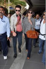 Kareena Kapoor, Imran Khan snapped at the airport in Mumbai on 9th Nov 2013 (34)_527ef6f020f0b.JPG