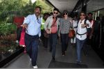 Kareena Kapoor, Imran Khan snapped at the airport in Mumbai on 9th Nov 2013 (39)_527ef6f29d645.JPG