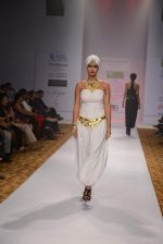 Model walks for Mona Shroff Show at ABIL Pune Fashion Week on 9th Nov 2013 (15)_527f0ed1e674f.JPG