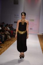 Model walks for Mona Shroff Show at ABIL Pune Fashion Week on 9th Nov 2013 (17)_527f0ed2aa84b.JPG