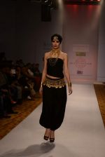 Model walks for Mona Shroff Show at ABIL Pune Fashion Week on 9th Nov 2013 (2)_527f0ecc80ada.JPG