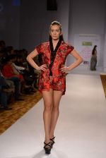 Model walks for Nachiket Barve Show at ABIL Pune Fashion Week on 9th Nov 2013 (38)_527f0efbdd195.JPG