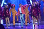 Salman Khan on the sets of Bigg Boss 7 in Mumbai on 9th Nov 2013 (108)_527ef7b681abb.JPG