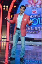 Salman Khan on the sets of Bigg Boss 7 in Mumbai on 9th Nov 2013 (126)_527ef7bcc1b88.JPG