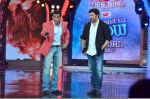 Sunny Deol, Salman Khan on the sets of Bigg Boss 7 in Mumbai on 9th Nov 2013 (57)_527ef7c390a37.JPG