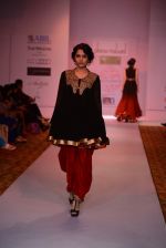 Model walks for Dinesh Malkani at ABIL Pune Fashion Week on 10th Nov 2013 (451)_5280793911c97.JPG