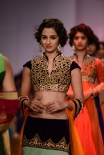 Model walks for Dinesh Malkani at ABIL Pune Fashion Week on 10th Nov 2013 (480)_5280793ee0eed.JPG