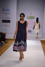 Model walks for Raaj Shroff at ABIL Pune Fashion Week on 10th Nov 2013 (39)_528097cf52a74.JPG