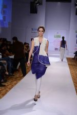 Model walks for Raaj Shroff at ABIL Pune Fashion Week on 10th Nov 2013 (6)_528097c2eaf42.JPG