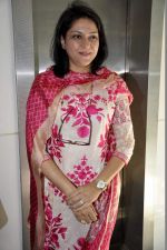 Priya Dutt at the launch of cosmetic surgery institute in Mumbai on 10th Nov 2013 (25)_52809888473ce.JPG