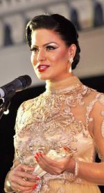 Veena Malik received Pakistan Achievement Award in UK on 10th Nov 2013 (3)_5280c32c97262.jpg