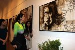 Karisma Kapoor at Bal Disha painting exhibition in Nehru, Mumbai on 12th Nov 2013 (4)_528311ac1890a.JPG